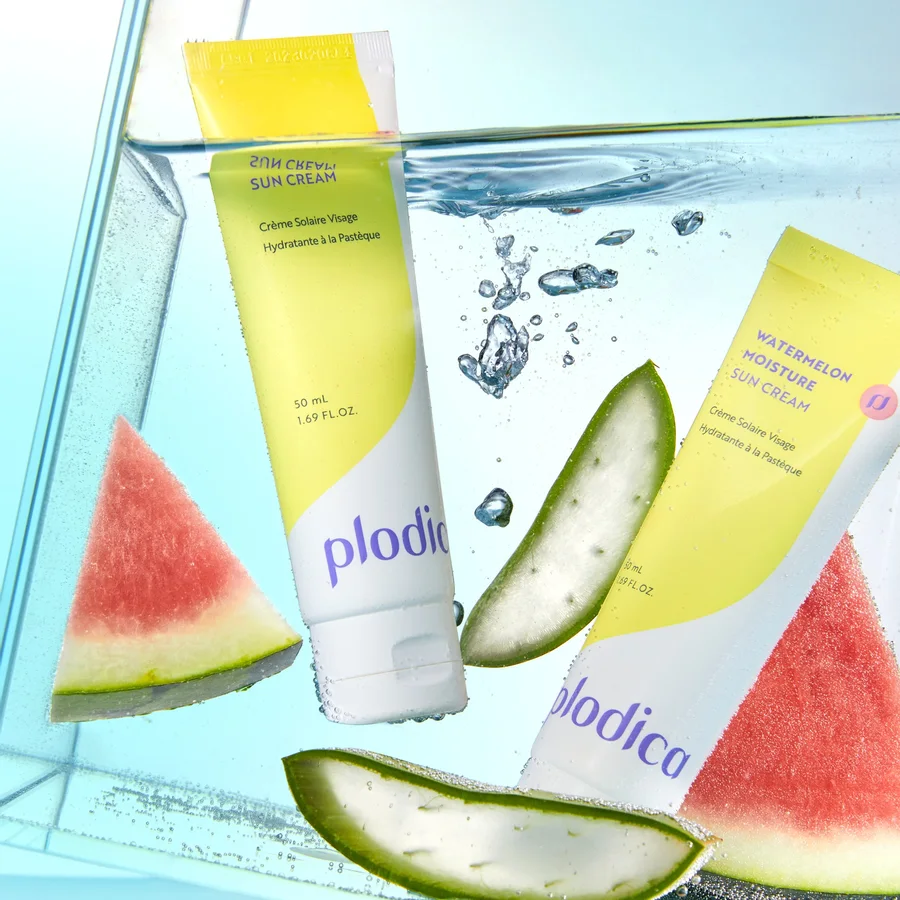 Korean-era Plodica post: watermelon sun cream with fruit slices underwater