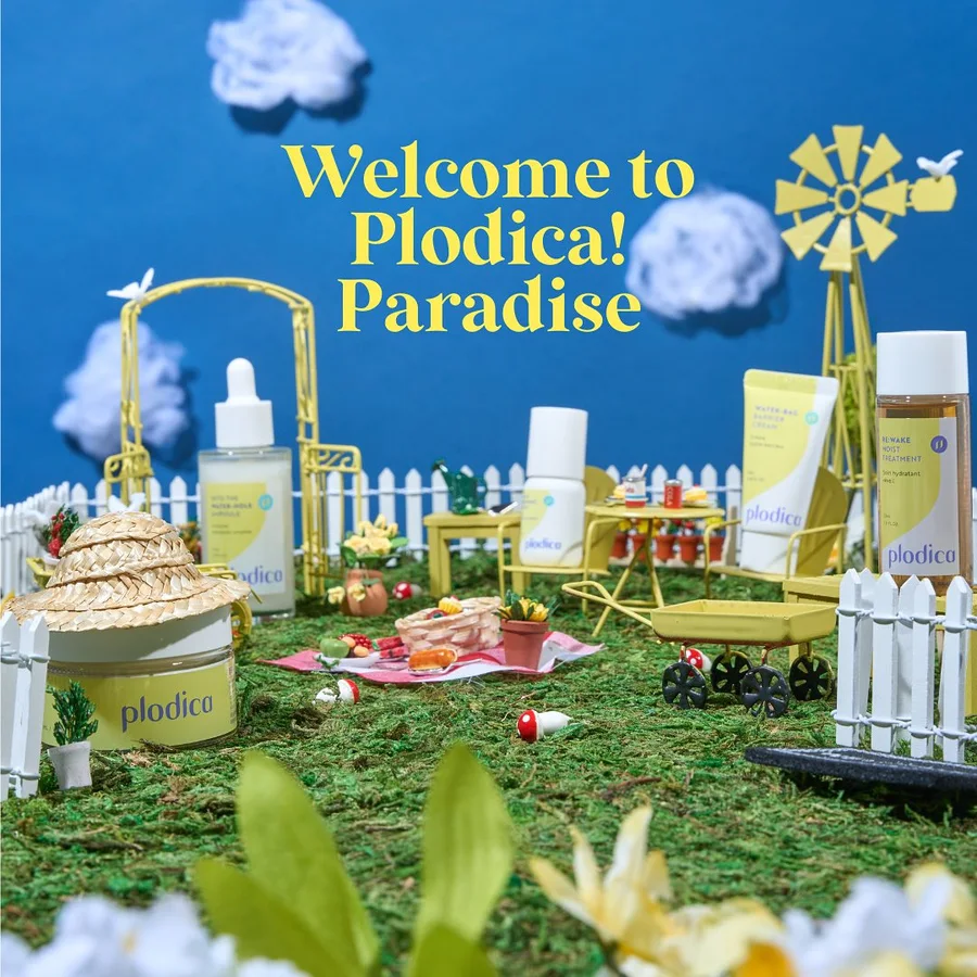 Welcome to Plodica Paradise miniature picnic set with picket fence